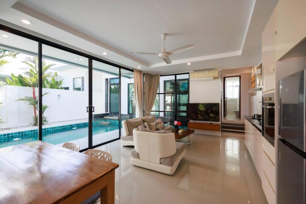 Paradise Found: 2-Bedroom Villa Bliss In Rawai Phuket Exterior photo